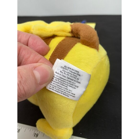 Tomy 2017 Pokémon Pikachu 7 Inch Plush Stuffed Animal - Picture 5 of 5